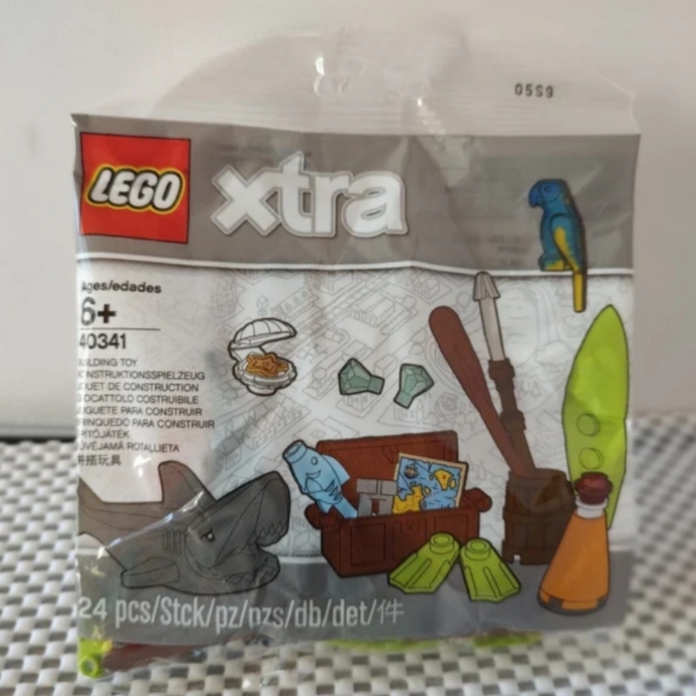 LEGO Xtra Pirate/Ocean Pack 40341 New Shark Parrot NWT Building Toy Set
